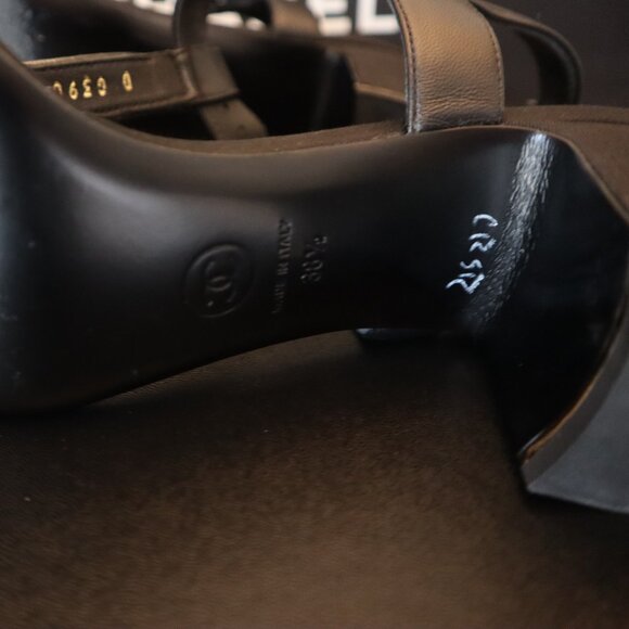 Chanel 23C Black Sandals T-Strap Pearl CC Leather Grosgrain Block Heel Size 8.5 - Picture 12 of 15